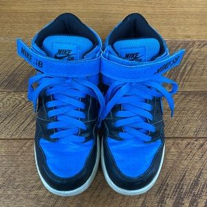 Nike High Tops size Y4